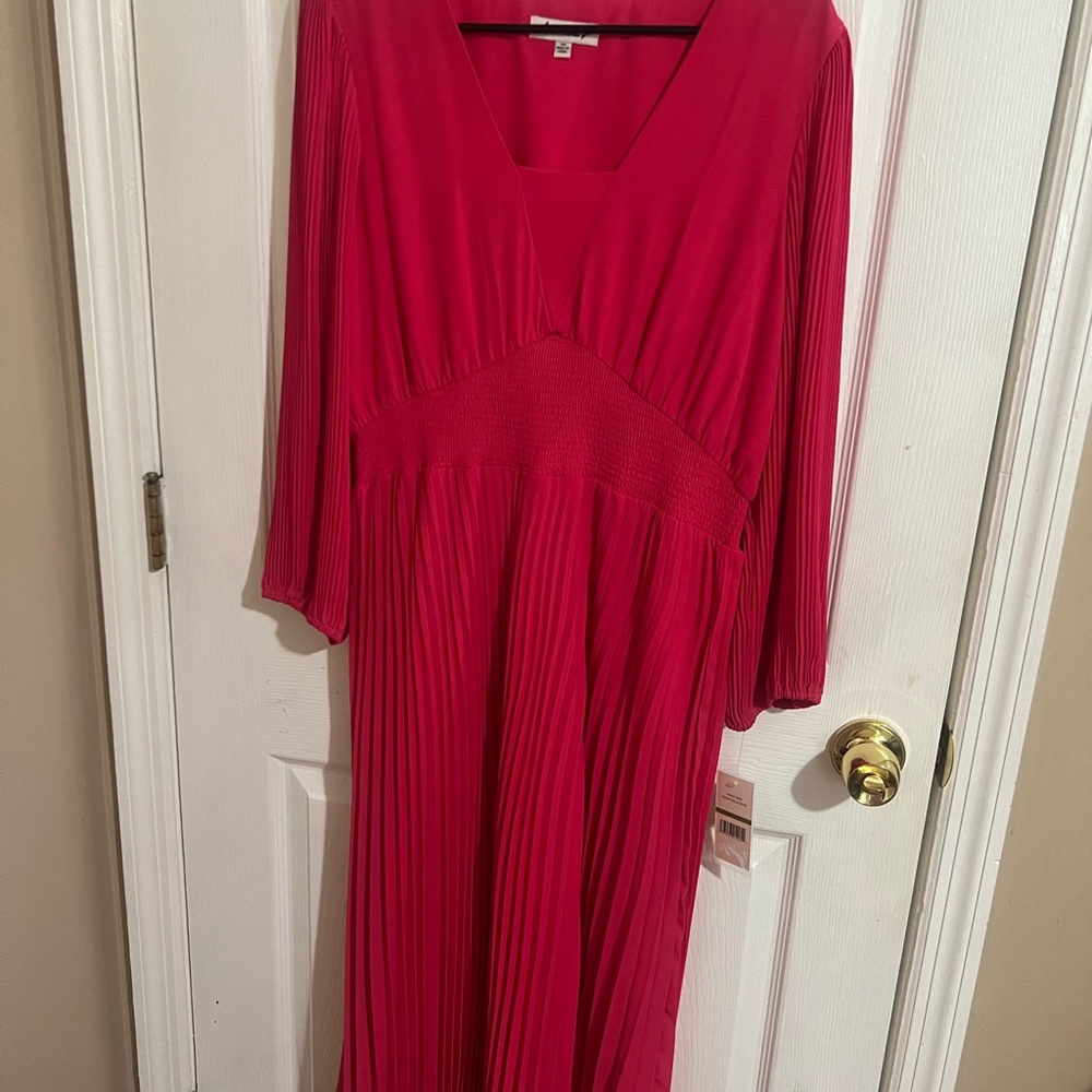 Elegant Pink Pleated Dress